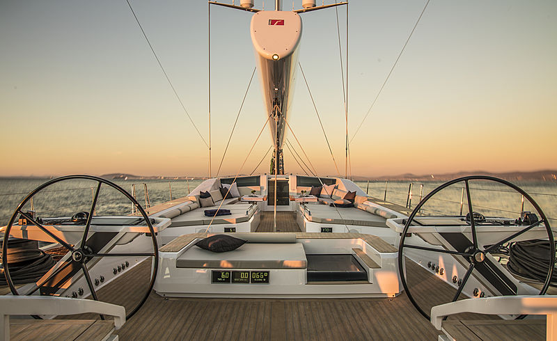 SW105#03 Power of 2 yacht deck