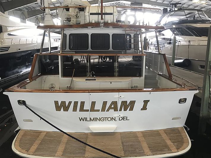 William I yacht stern