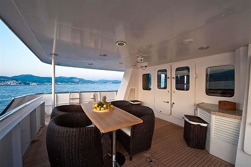 Beleza of London yacht main aft deck