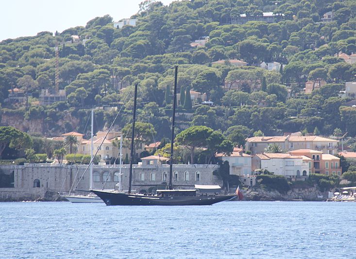 Blackwood of London yacht off Beaulieu-sur-Mer