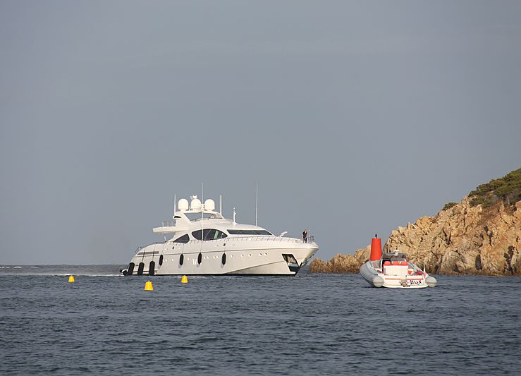 Al Mirqab III yacht arriving in Porto Cervo
