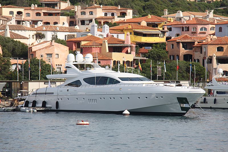 Al Mirqab III yacht arriving in Porto Cervo