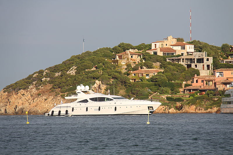 Al Mirqab III yacht arriving in Porto Cervo