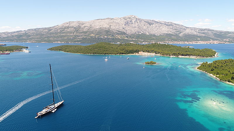 Perseus 3 yacht anchored