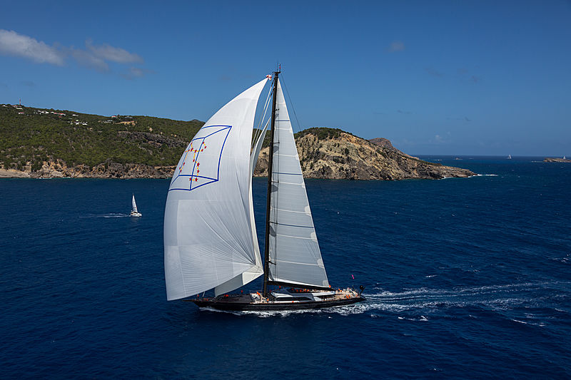 Perseus 3 yacht sailing