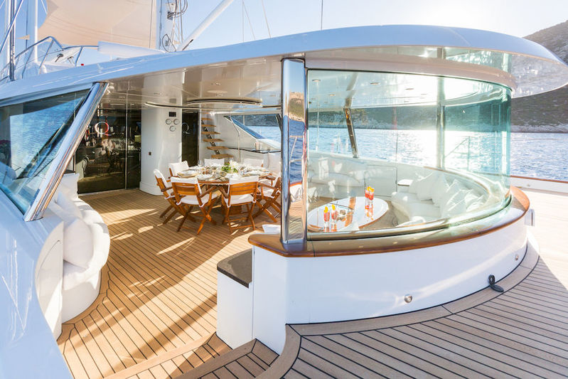 Q main deck outside living space
