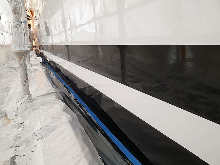 Thraki Yacht Painting topcoating works