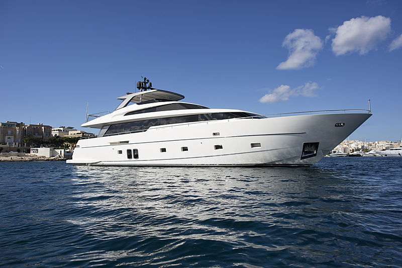 GB2 yacht anchored