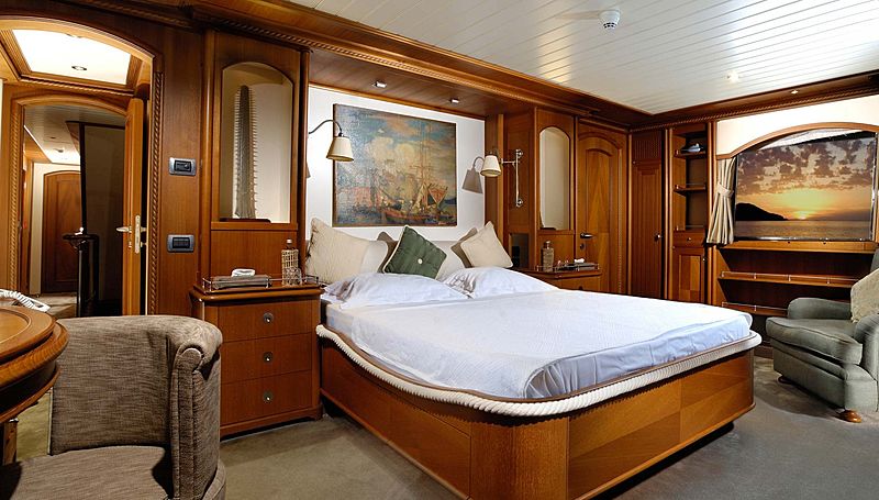 Meserret yacht stateroom