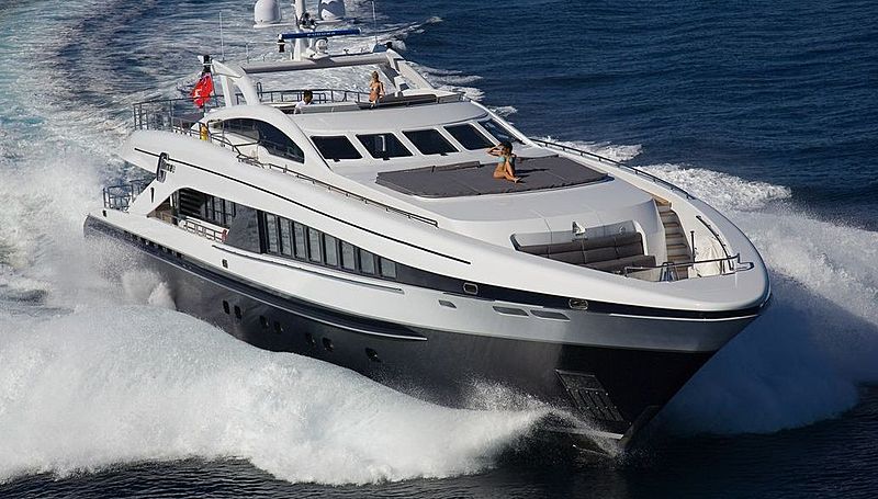 G Force yacht cruising