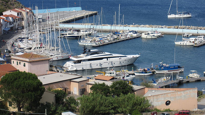 Skyline yacht