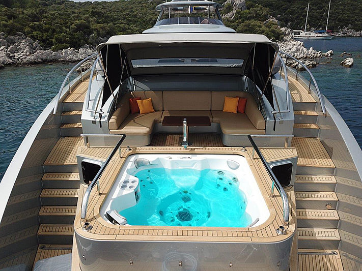 Meya Meya Yacht Pool