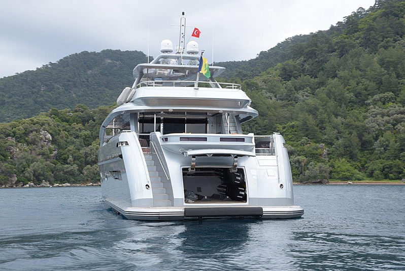 Meya Meya Yacht Stern