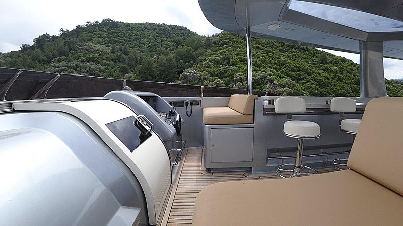 Meya Meya Yacht flybridge