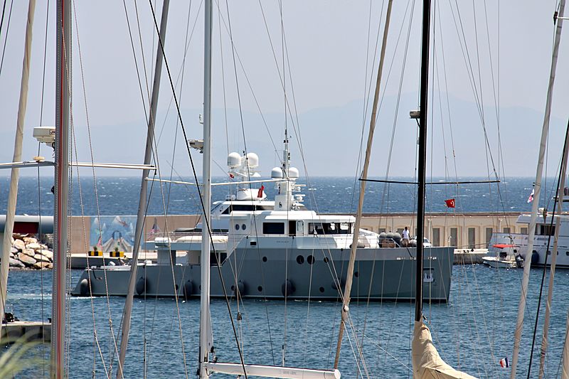 Ceylan yacht entering Didim marina