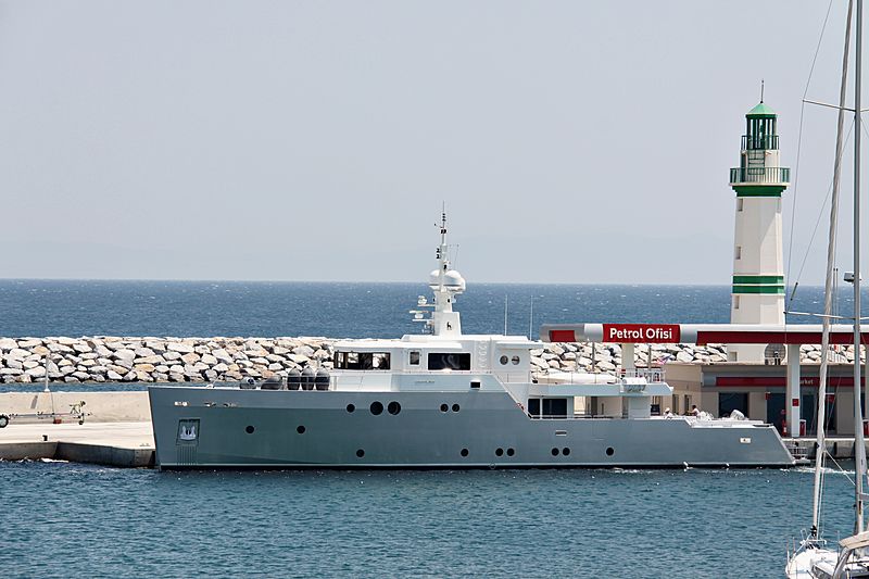 Ceylan yacht entering Didim marina