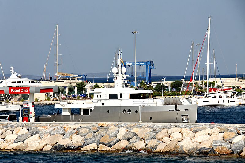 Ceylan yacht entering Didim marina