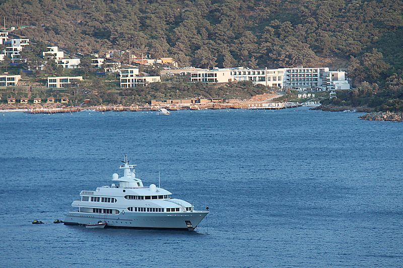 Samax yacht off Palmarina