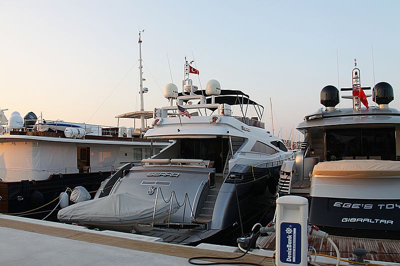 Serra yacht in Palmarina