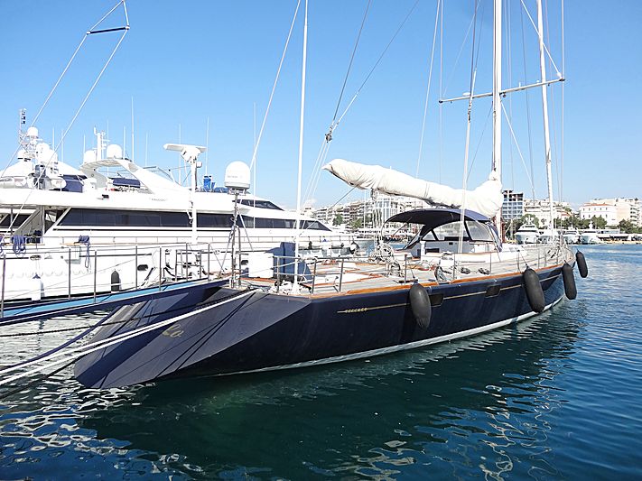 One Lilo yacht in Piraeus