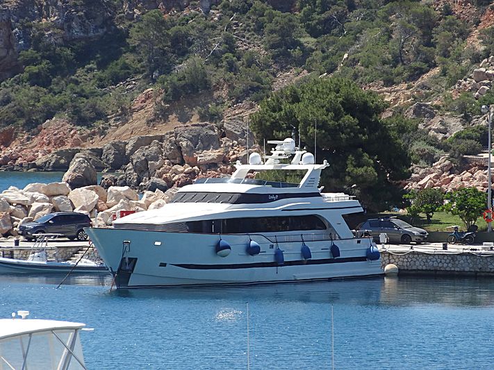 Lady p yacht in Vouliagmeni