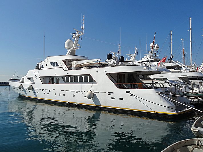Leocrie II yacht in Piraeus
