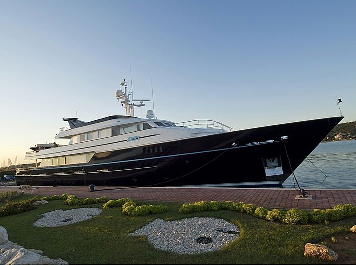 MaRo yacht in marina