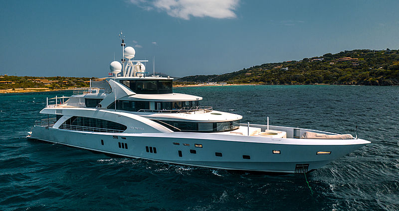 Belongers yacht anchored