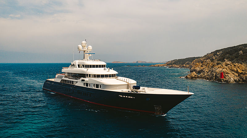 Cocoa Bean yacht cruising