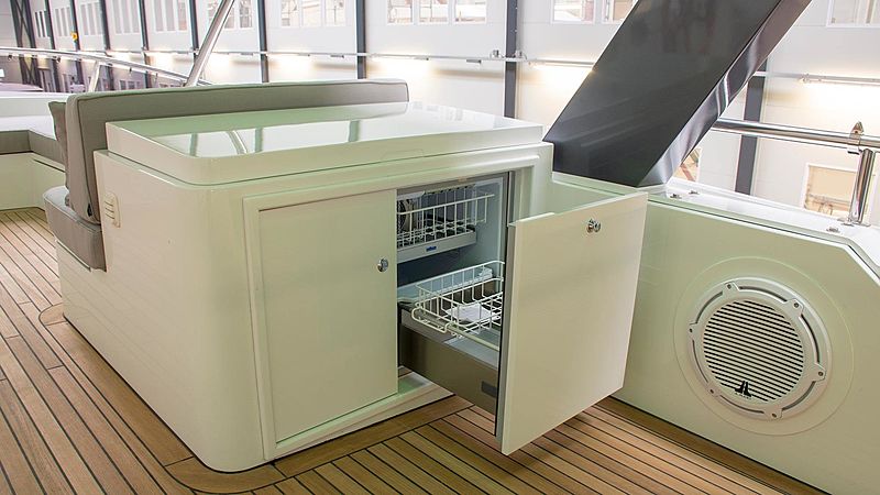 Adamas yacht flybridge