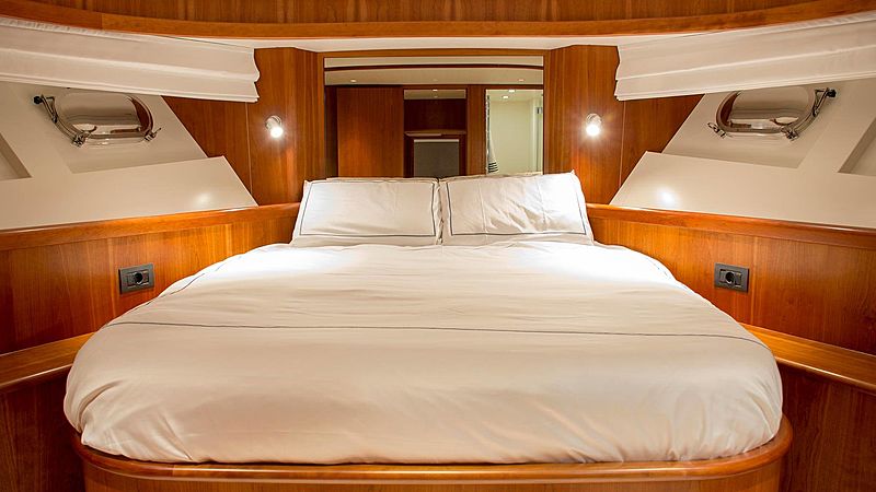 Adamas yacht stateroom
