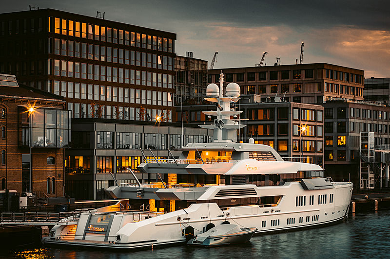 yacht hub amsterdam