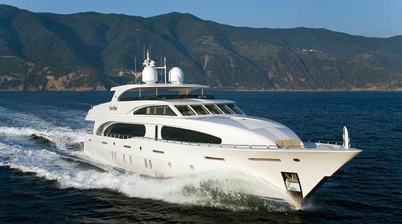 Yiva Mas yacht cruising