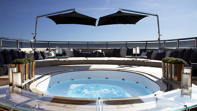 Sealyon yacht pool