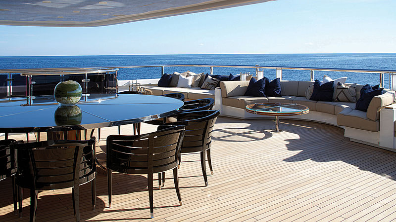 Sealyon yacht aft deck