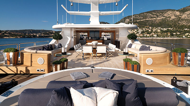 Sealyon yacht sundeck