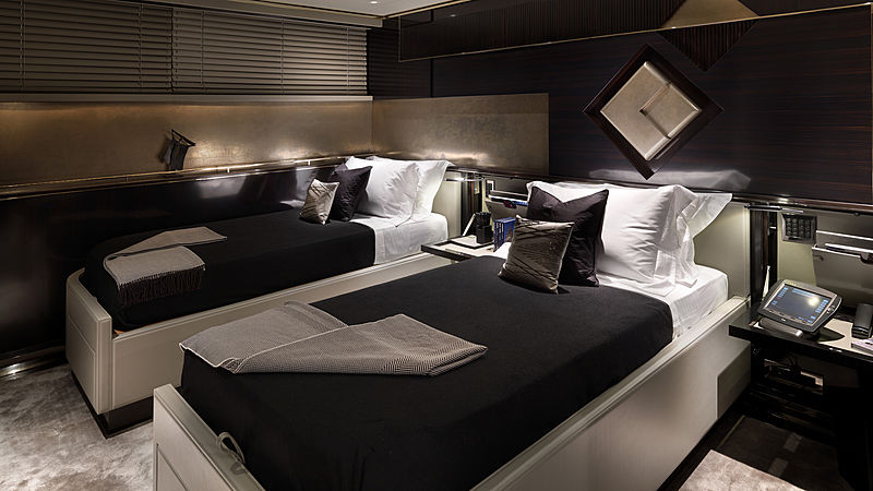 Sealyon yacht stateroom