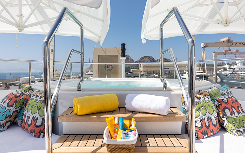 Naseem yacht jacuzzi