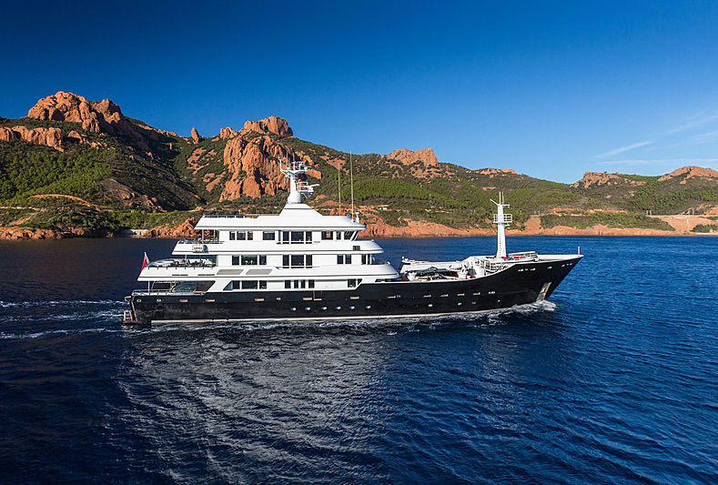 Grand Rusalina yacht cruising
