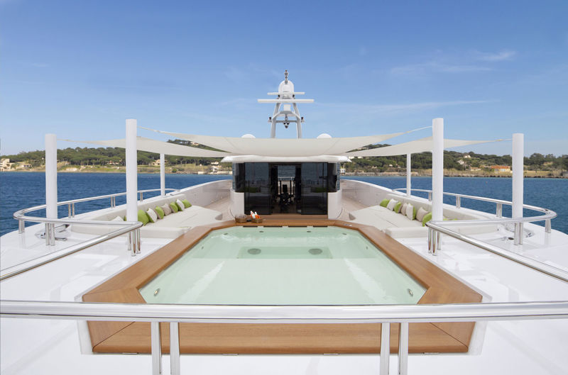 Mogambo sun deck