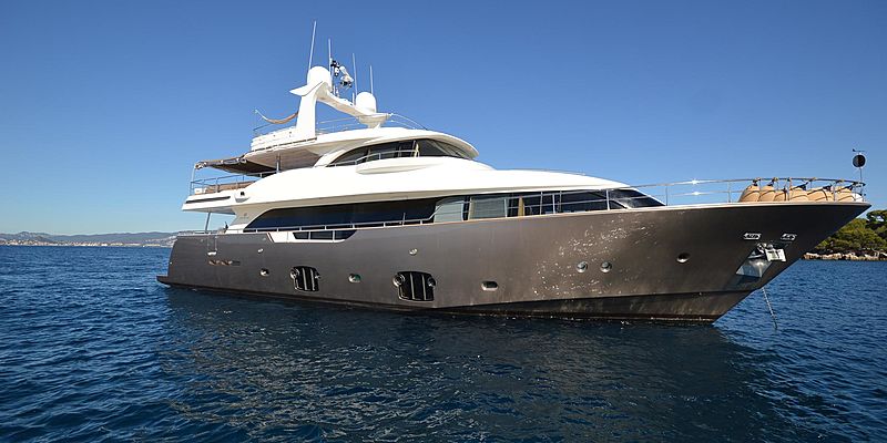 Saudades yacht anchored