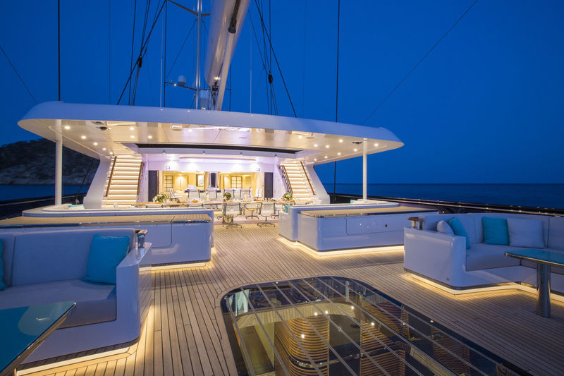 Aquijo main deck
