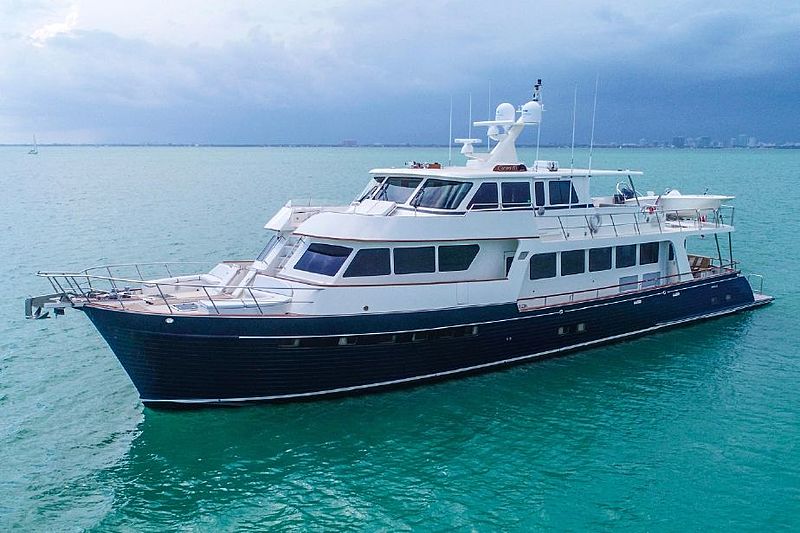 Cocori III yacht anchored