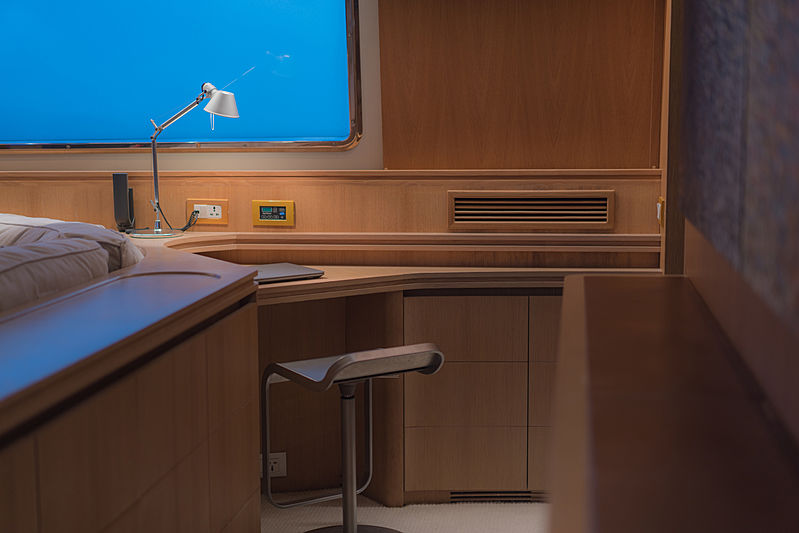 Aveline yacht study desk