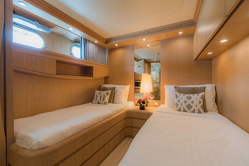 Aveline yacht twin cabin