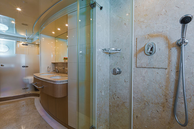 Aveline yacht bathroom