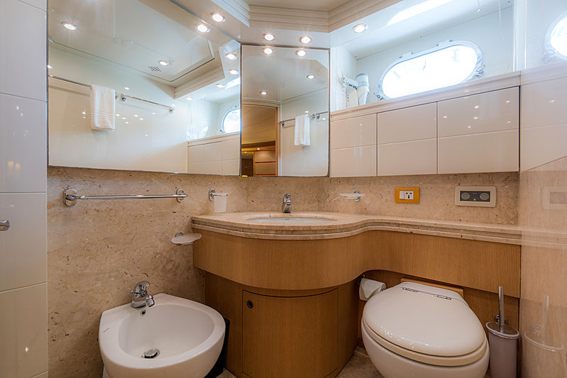 Aveline yacht bathroom