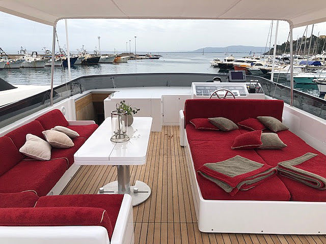 Benedycta yacht deck
