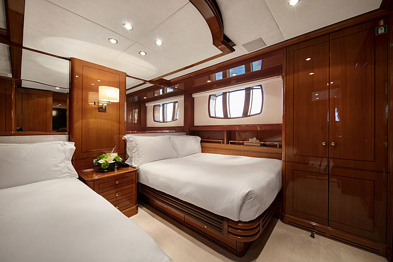 Farfallina yacht twin cabin