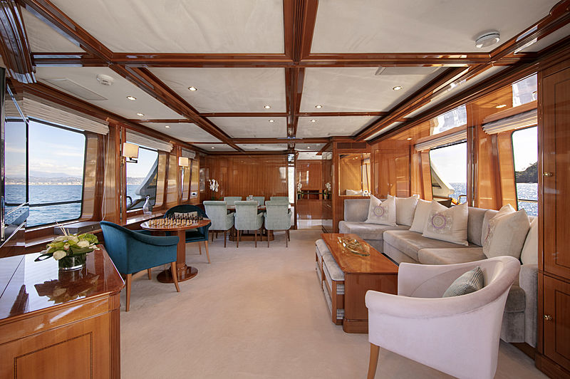 Farfallina yacht saloon